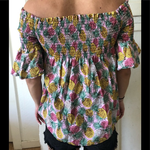 Adorable pineapple off shoulder blouse - Picture 2 of 2